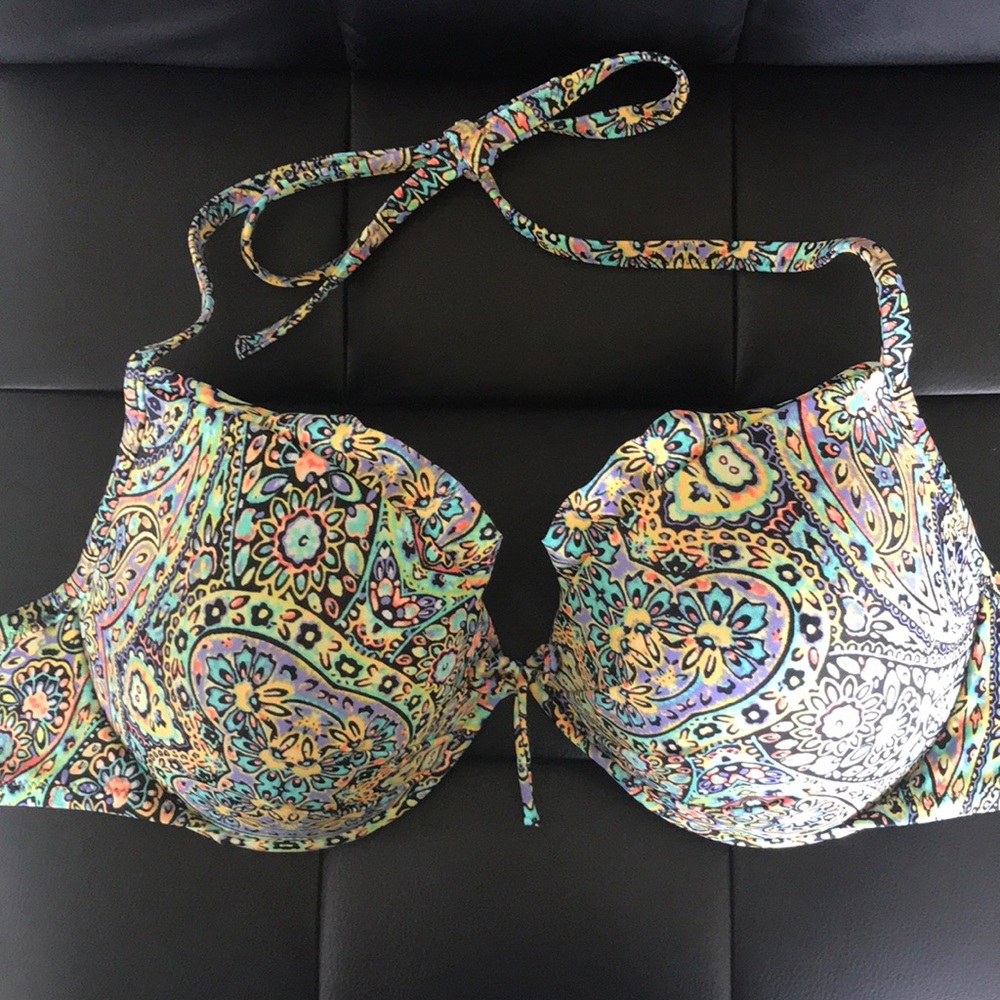 Victoria’s Secret bikini top 34DD